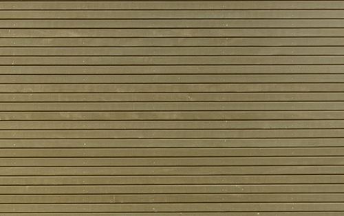 Façade en bois avec traitement couvrant d'une maison en bois